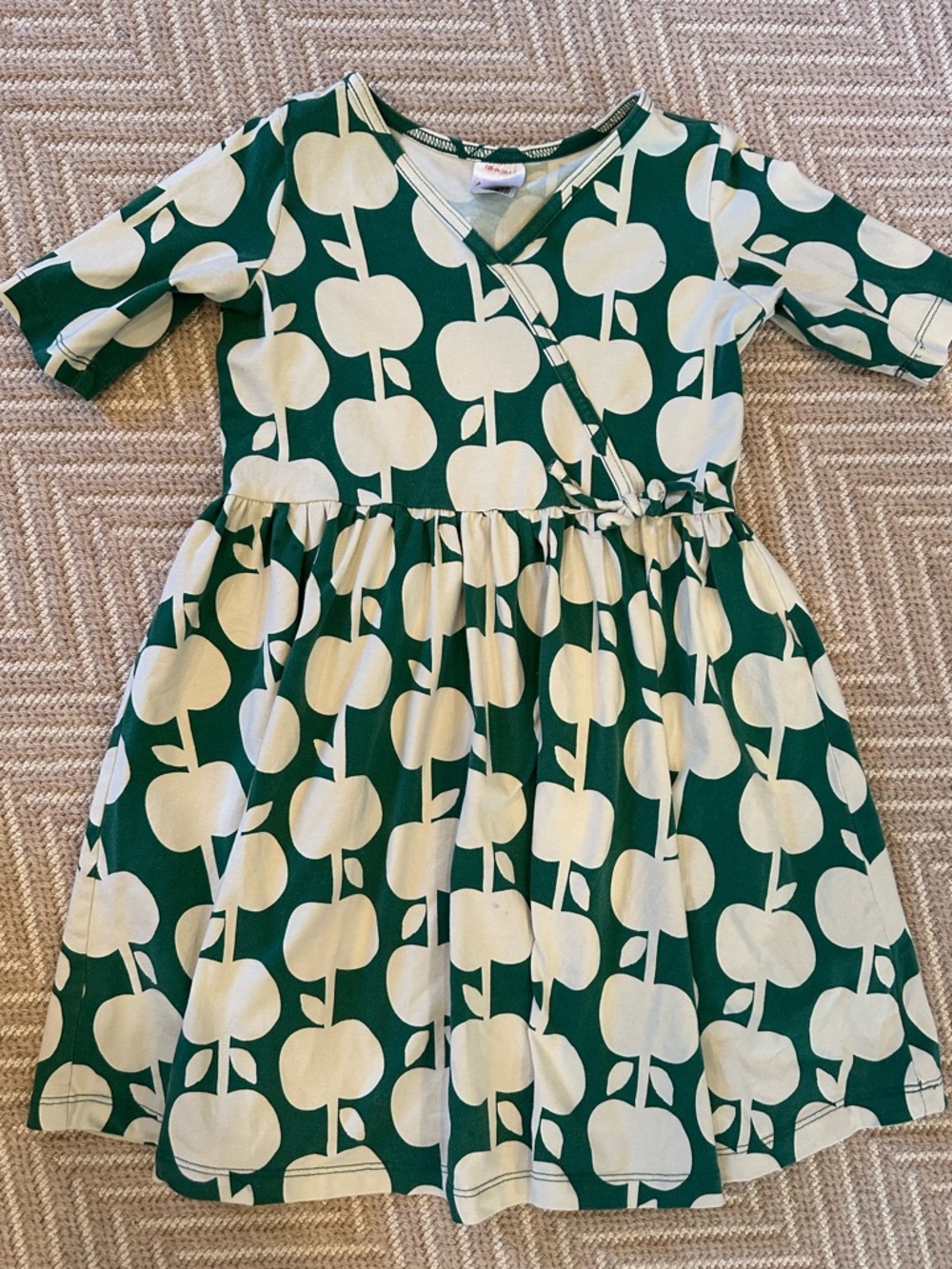 Hanna Andersson Green and Cream Apple-Print Wrap Dress Size 6-7